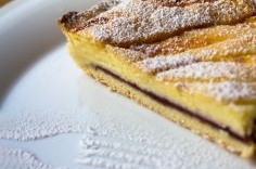 Crostata ai frutti di bosco con crema frangipane